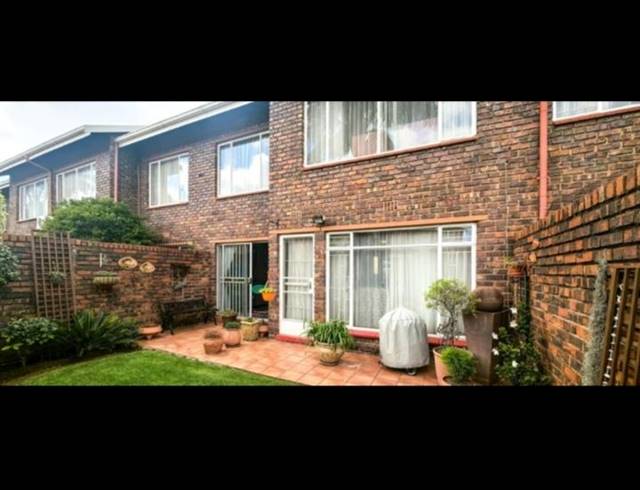 2 BEDROOM TOWNHOUSE FOR SALE IN BIRCHLEIGH